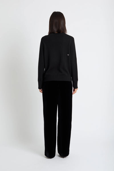 Person wearing a black outfit on a white background
